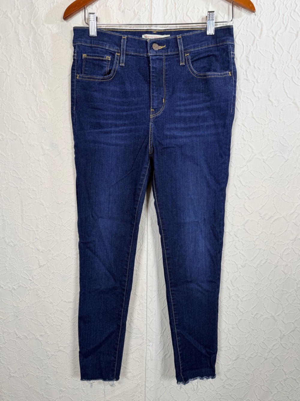 Levi’s 720 High Rise Super Skinny Raw Hem dark Wash Sz 29